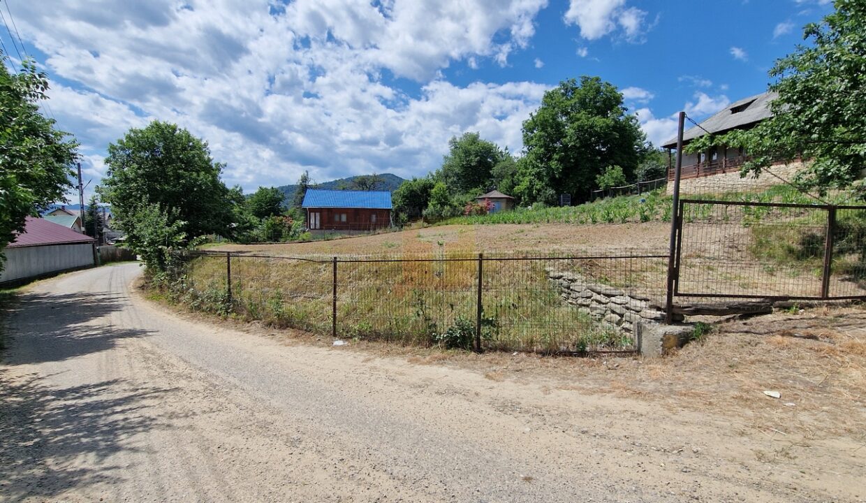 Teren intravilan cu priveliște spre lac – Plopușor, Alexandru cel Bun, 1450 mp