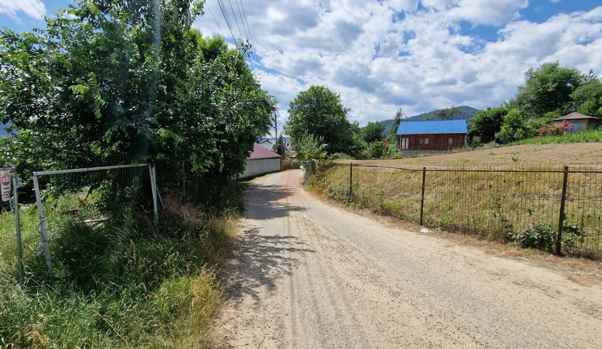 Teren intravilan cu priveliște spre lac – Plopușor, Alexandru cel Bun, 1450 mp