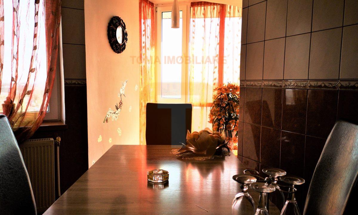 Apartament 3 camere, spațios, decomandat, boxă, loc de parcare, Piatra Neamț