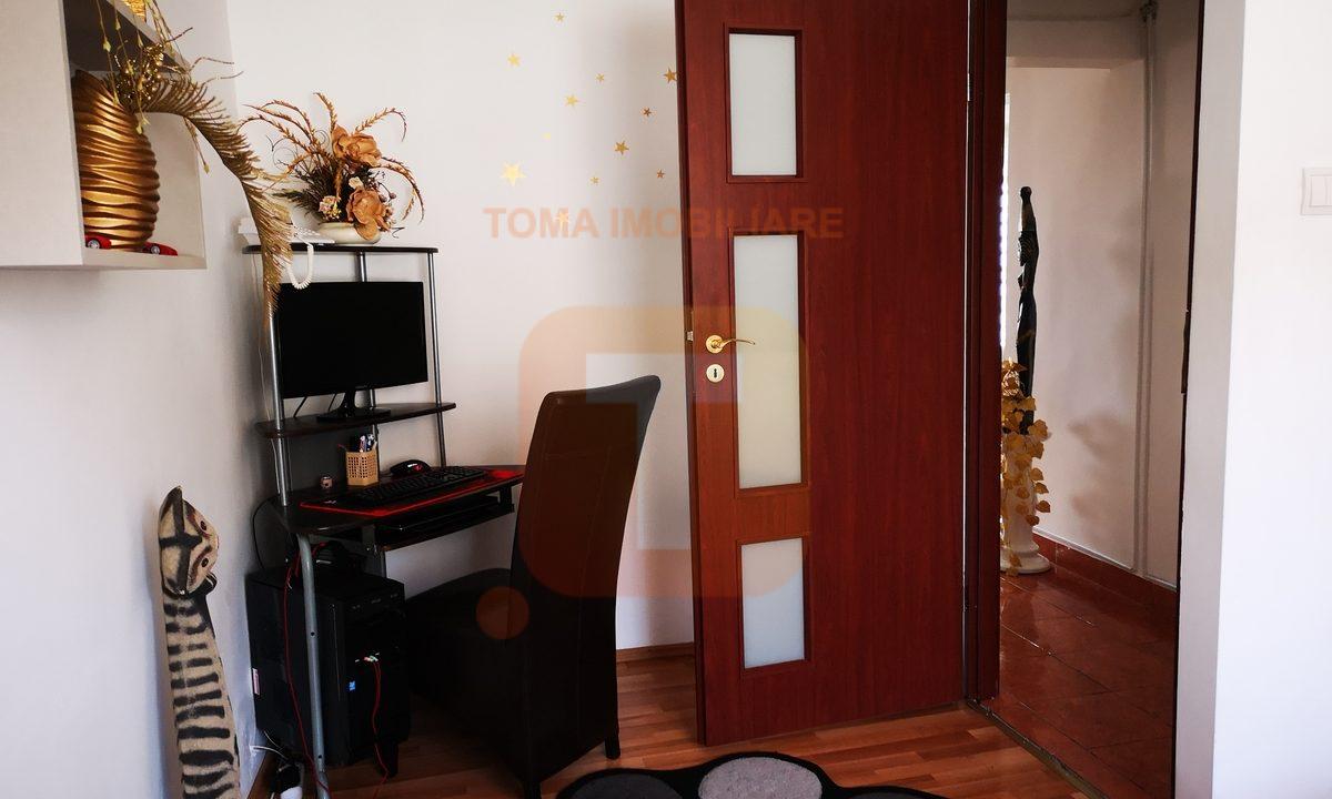 Apartament 3 camere, spațios, decomandat, boxă, loc de parcare, Piatra Neamț