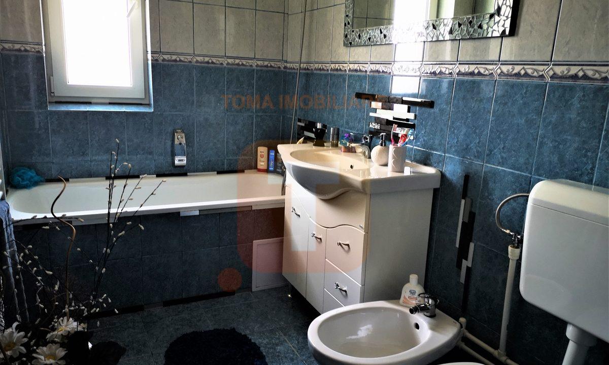 Apartament 3 camere, spațios, decomandat, boxă, loc de parcare, Piatra Neamț