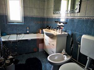 Apartament 3 camere, spațios, decomandat, boxă, loc de parcare, Piatra Neamț