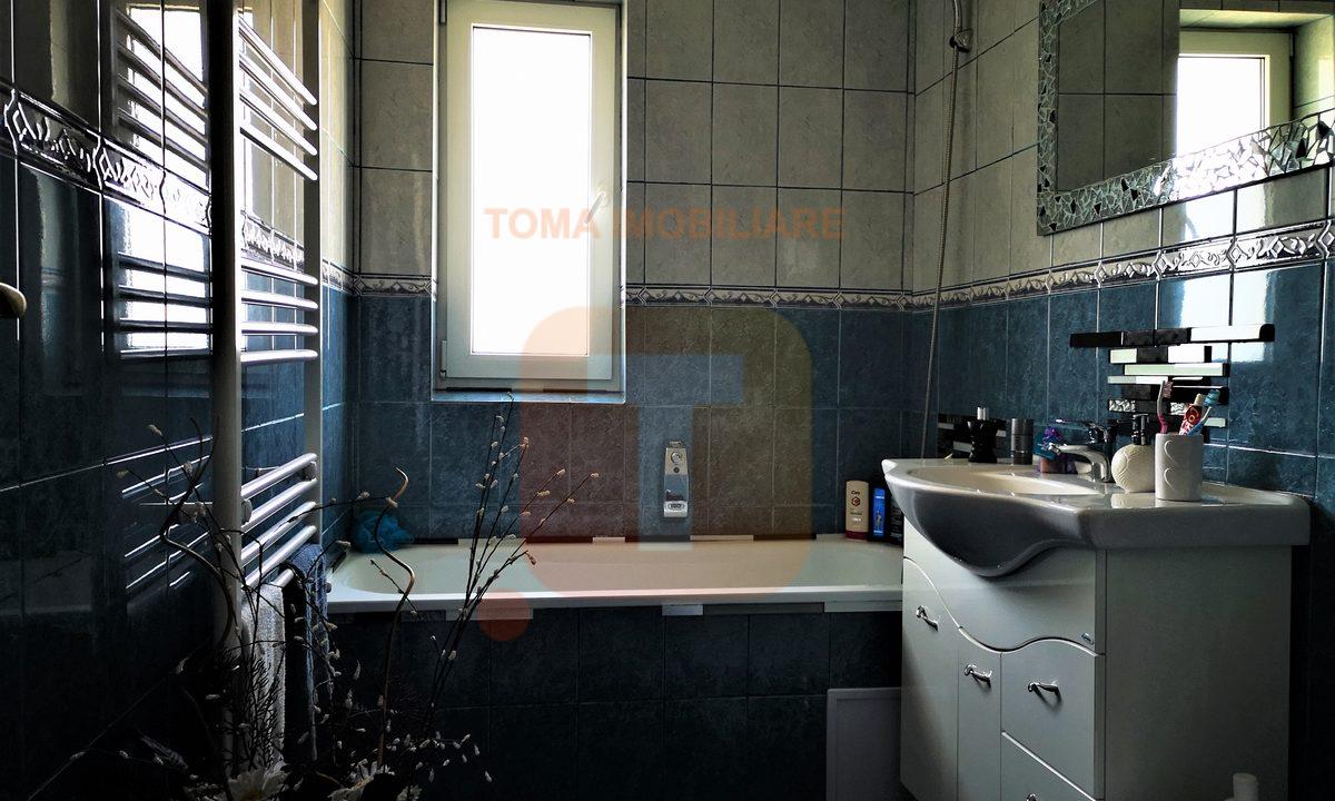 Apartament 3 camere, spațios, decomandat, boxă, loc de parcare, Piatra Neamț