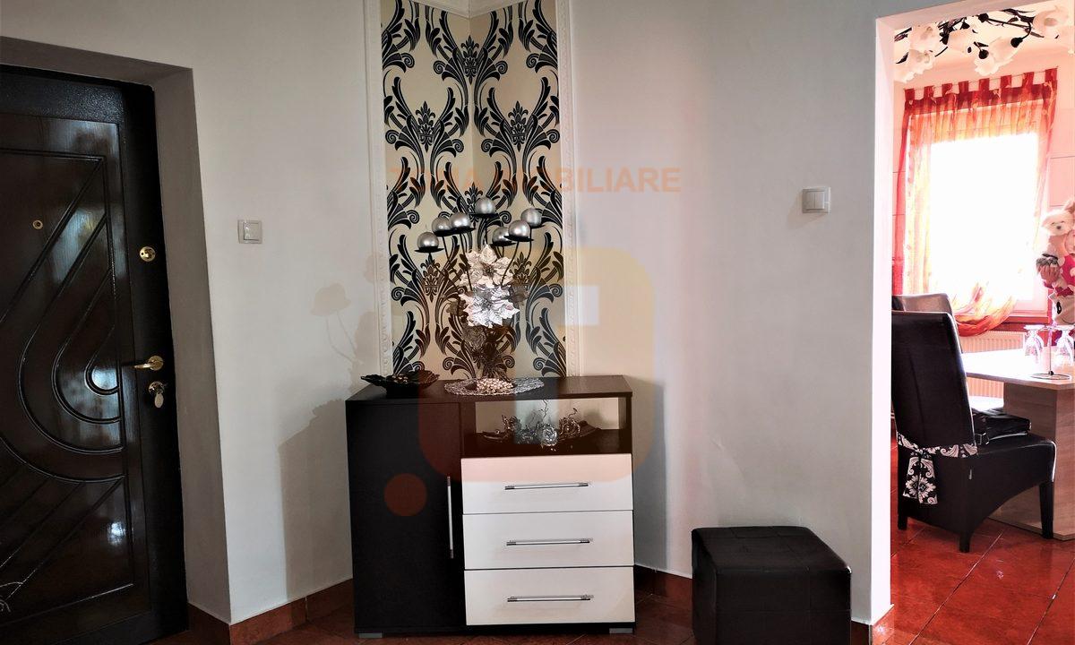 Apartament 3 camere, spațios, decomandat, boxă, loc de parcare, Piatra Neamț