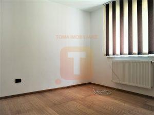 Apartament 3 camere, semi-decomandat, centru Bicaz, cartier Mărceni