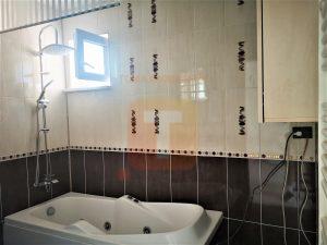 Apartament 3 camere, semi-decomandat, centru Bicaz, cartier Mărceni
