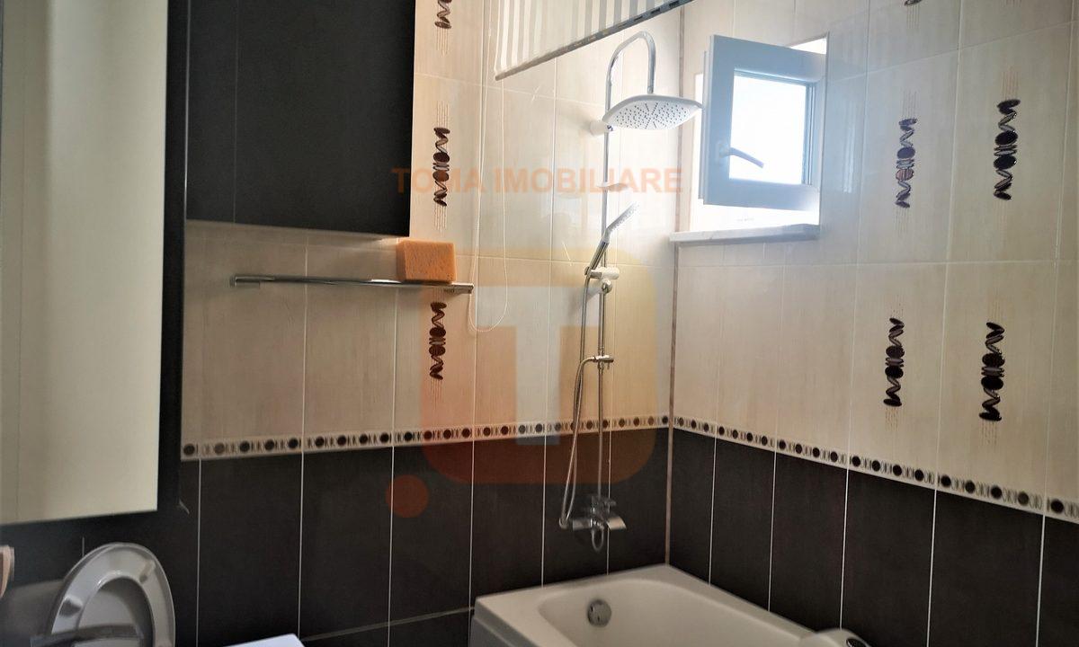 Apartament 3 camere, semi-decomandat, centru Bicaz, cartier Mărceni