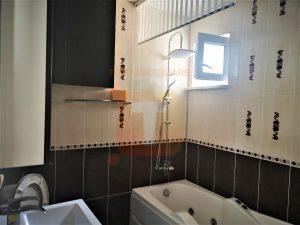 Apartament 3 camere, semi-decomandat, centru Bicaz, cartier Mărceni