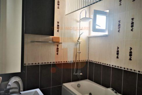 Apartament 3 camere, semi-decomandat, centru Bicaz, cartier Mărceni