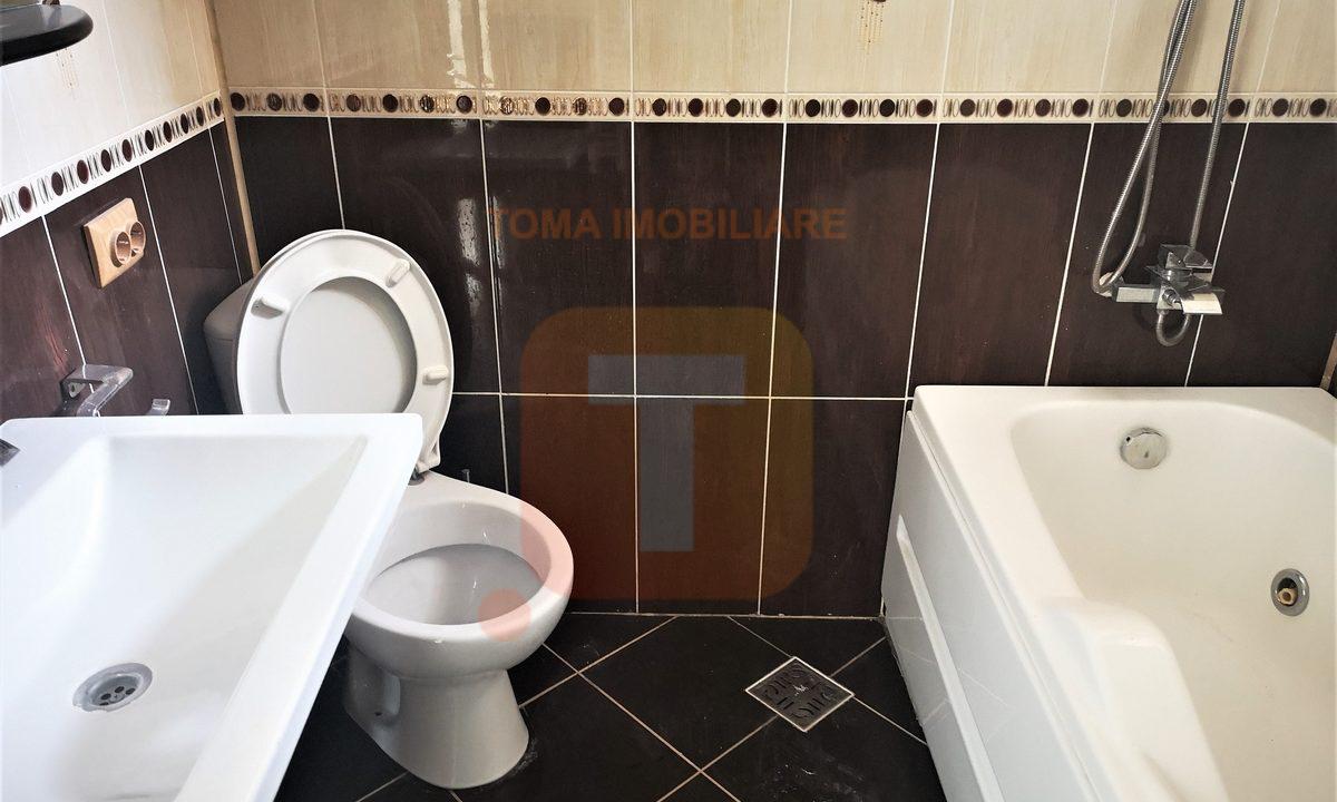 Apartament 3 camere, semi-decomandat, centru Bicaz, cartier Mărceni