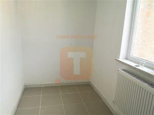 Apartament 3 camere, semi-decomandat, centru Bicaz, cartier Mărceni
