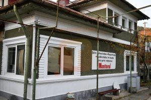 Sediu firmă compus din: vilă 7 camere, 2 bai, 2 bucătarii, dispus P+E, teren 369 mp, ultracentral Piatra Neamț.