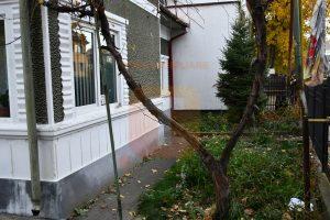 Sediu firmă compus din: vilă 7 camere, 2 bai, 2 bucătarii, dispus P+E, teren 369 mp, ultracentral Piatra Neamț.