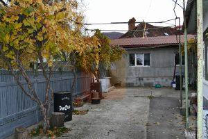 Sediu firmă compus din: vilă 7 camere, 2 bai, 2 bucătarii, dispus P+E, teren 369 mp, ultracentral Piatra Neamț.
