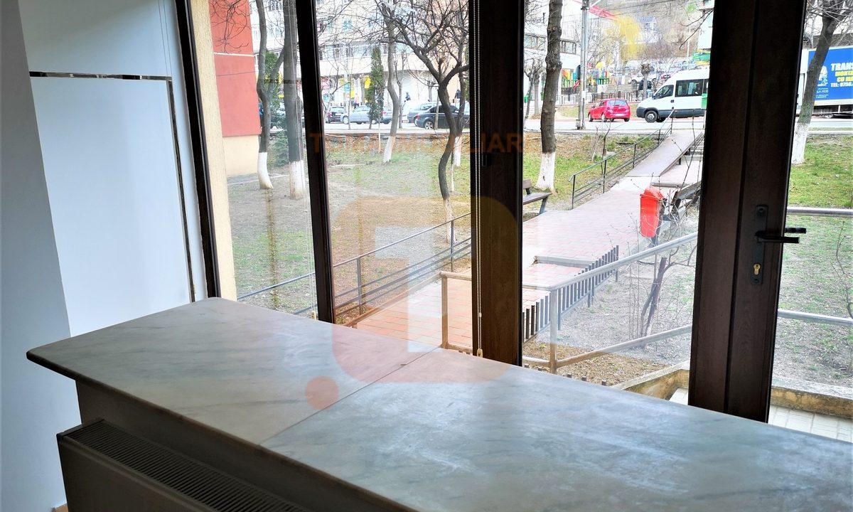 Spațiu pentru birouri, parter, B-dul Traian, 66 mp, zona BCR