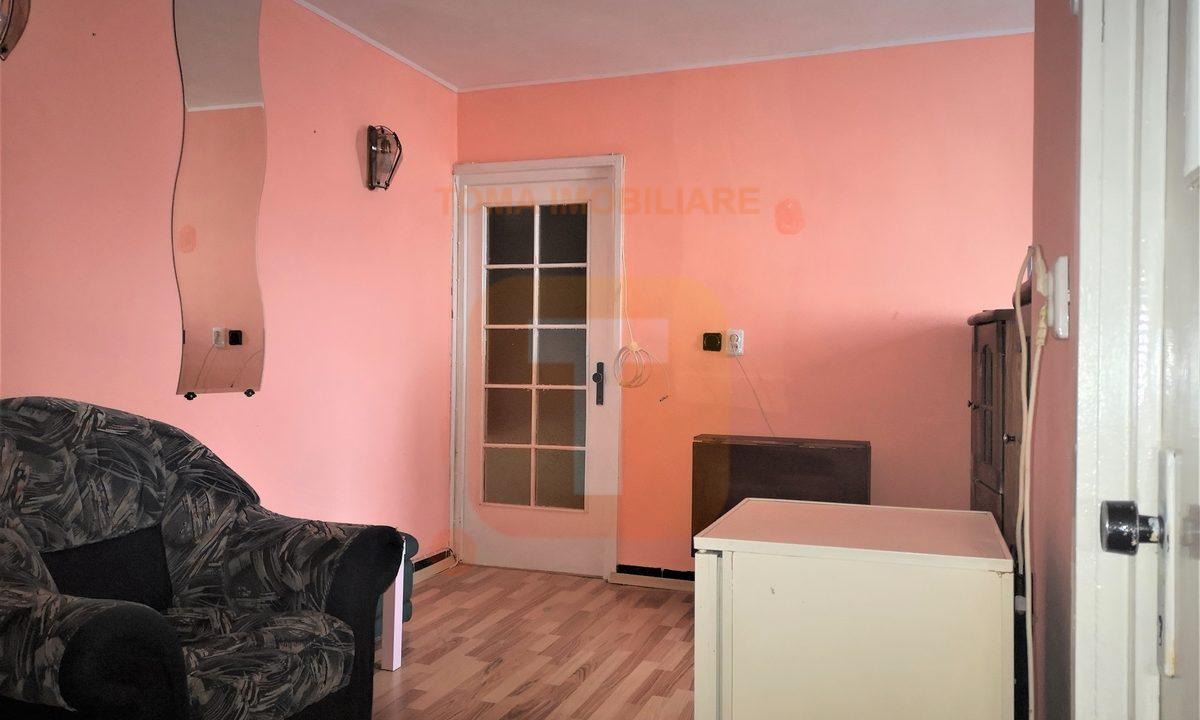 Apartament 2 camere, etajul 3, decomandat, Precista, Piatra Neamț.