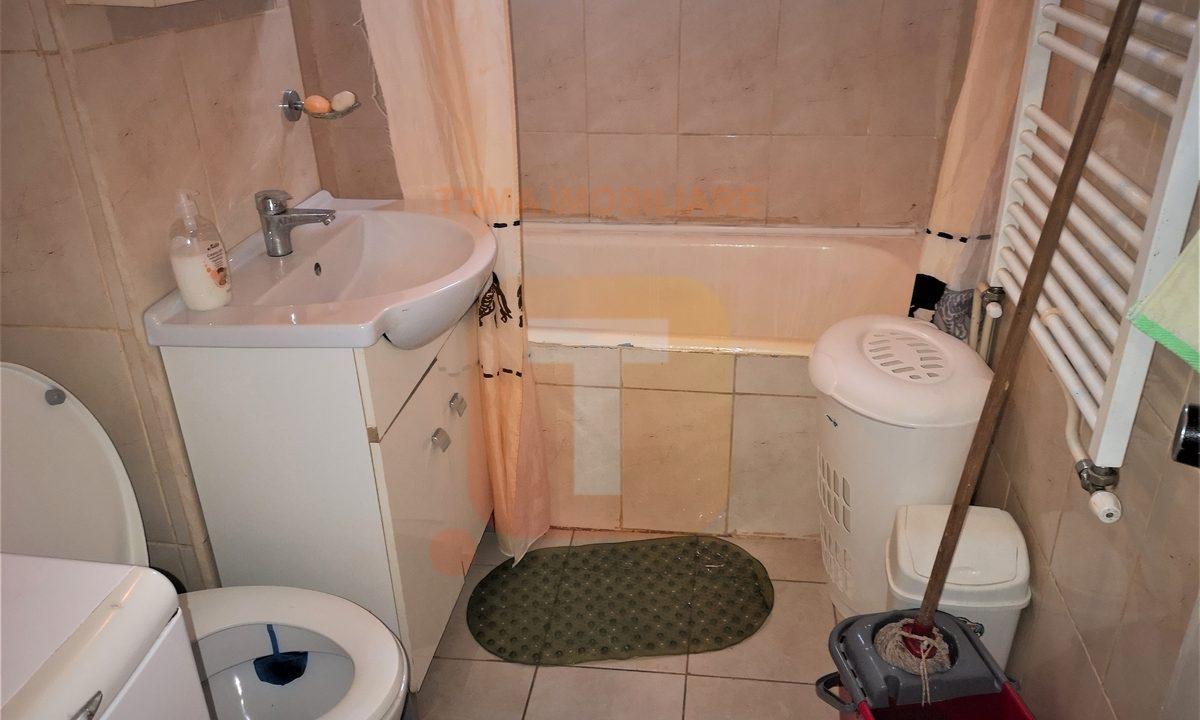 Apartament 2 camere, etajul 3, decomandat, Precista, Piatra Neamț.