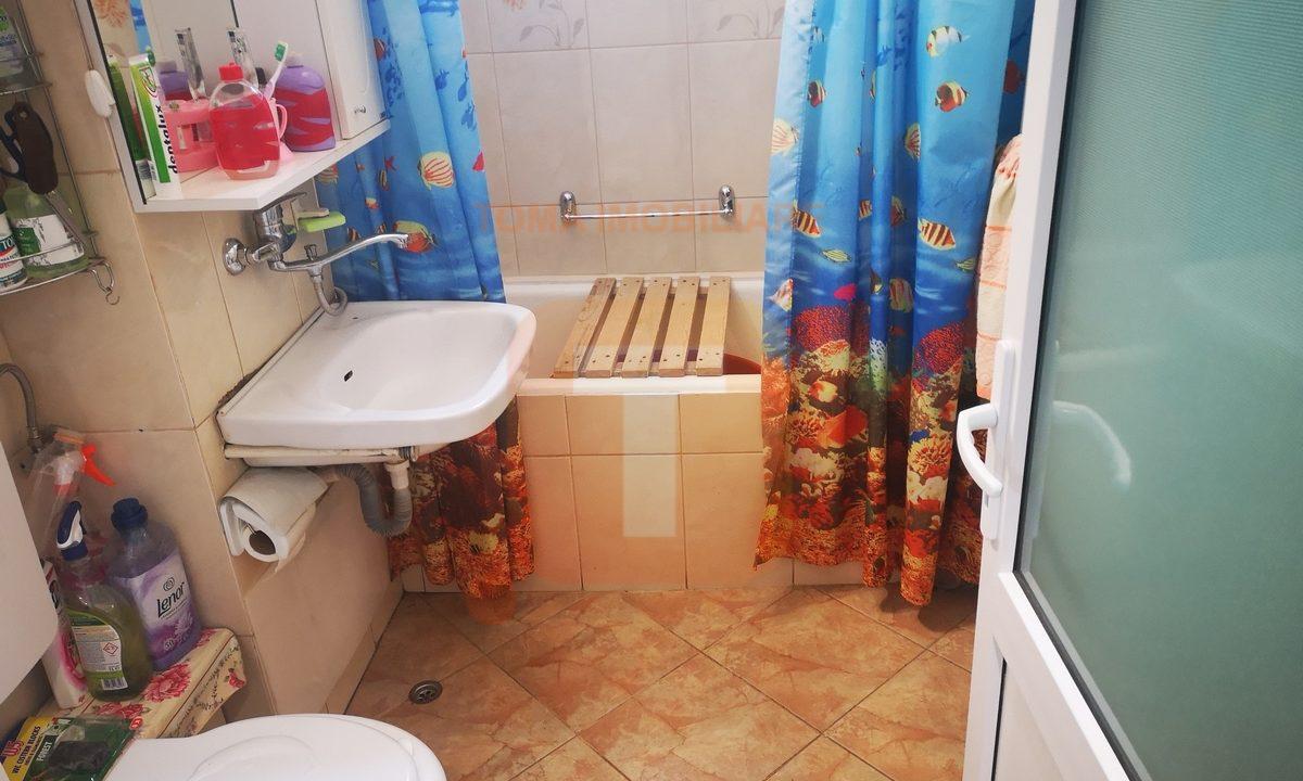 Apartament 2 camere, parter, decomandat, Precista, Piatra Neamț.