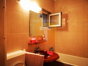 Apartament 3 camere, etaj 2, centru