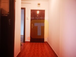 Apartament 2 camere,  curat, zona Carpați