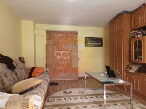 Casă 3 camere, baie,bucătarie, zona Văleni