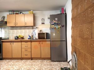 Casă 3 camere, baie,bucătarie, zona Văleni