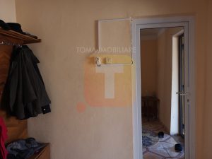 Casă 3 camere, baie,bucătarie, zona Văleni
