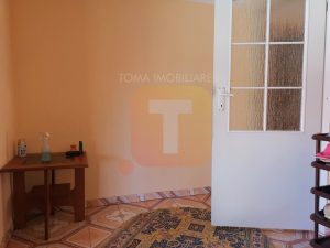 Casă 3 camere, baie,bucătarie, zona Văleni