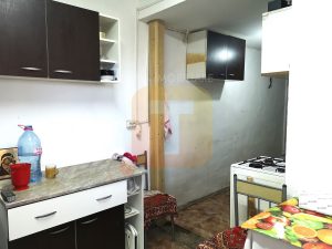 Casă 3 camere, baie,bucătarie, zona Văleni