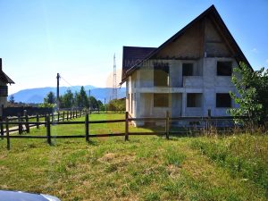Vilă la ”roșu”, teren 800 mp, zona Gloduri, comuna Alexandru cel Bun