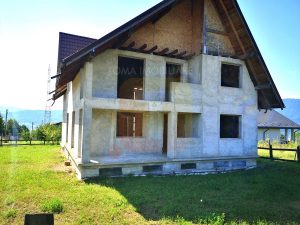 Vilă la ”roșu”, teren 800 mp, zona Gloduri, comuna Alexandru cel Bun