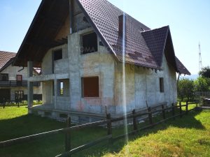 Vilă la ”roșu”, teren 800 mp, zona Gloduri, comuna Alexandru cel Bun