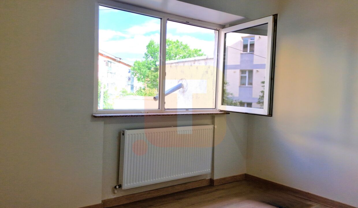 Garsonieră de închiriat în zona Spital, Piatra Neamț – Etaj 1, 30 mp, recent renovată