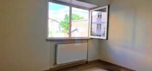 Garsonieră de închiriat în zona Spital, Piatra Neamț – Etaj 1, 30 mp, recent renovată