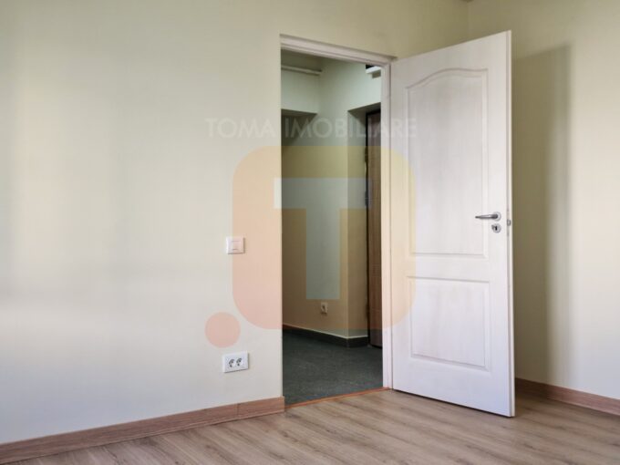 Garsonieră de închiriat în zona Spital, Piatra Neamț – Etaj 1, 30 mp, recent renovată