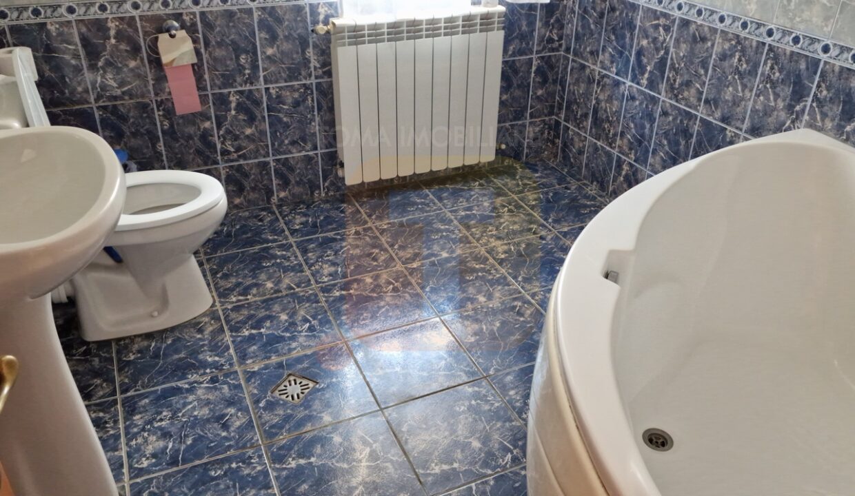 Apartament 4 camere de închiriat – 170 mp, mobilat, zonă liniștită – Ursuleți, Piatra Neamț
