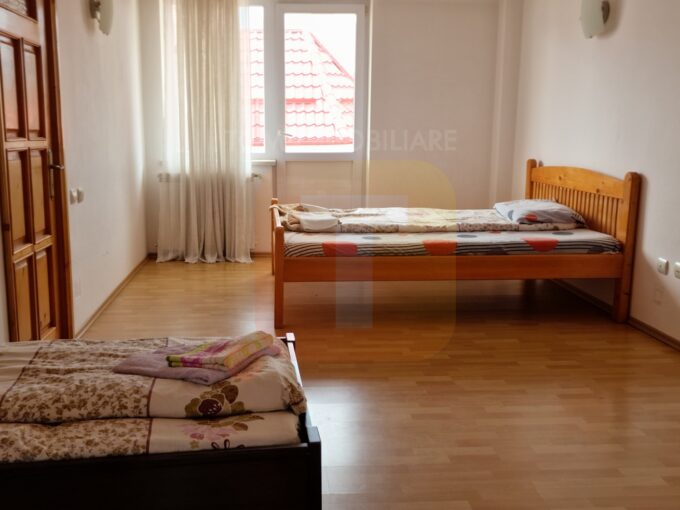 Apartament 4 camere de închiriat – 170 mp, mobilat, zonă liniștită – Ursuleți, Piatra Neamț