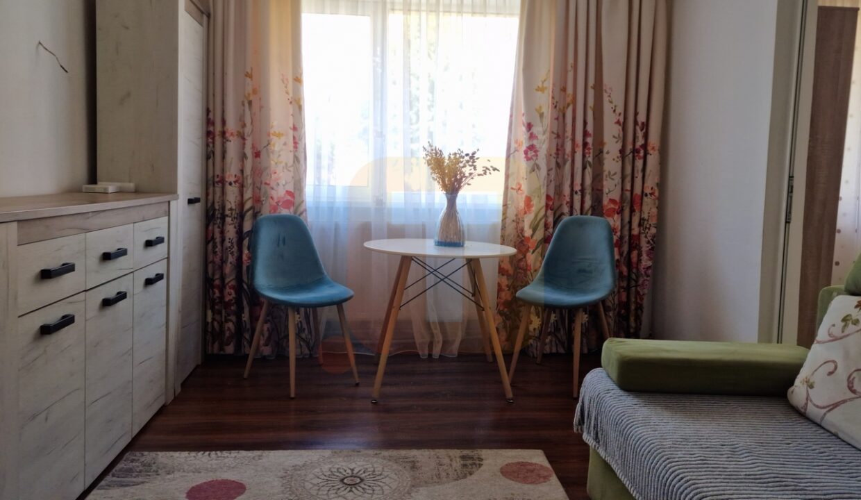 Apartament 3 camere de închiriat – zona STARO, Piatra Neamț