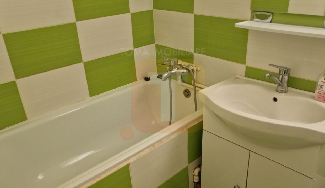 Apartament 3 camere de închiriat – zona STARO, Piatra Neamț