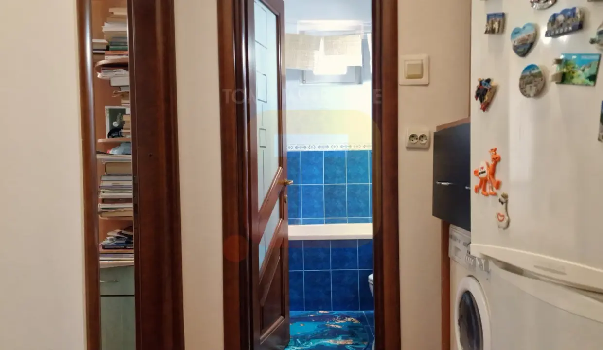 apartament-3-camere-ultracentral-piatra-neamt-8-hol-baie